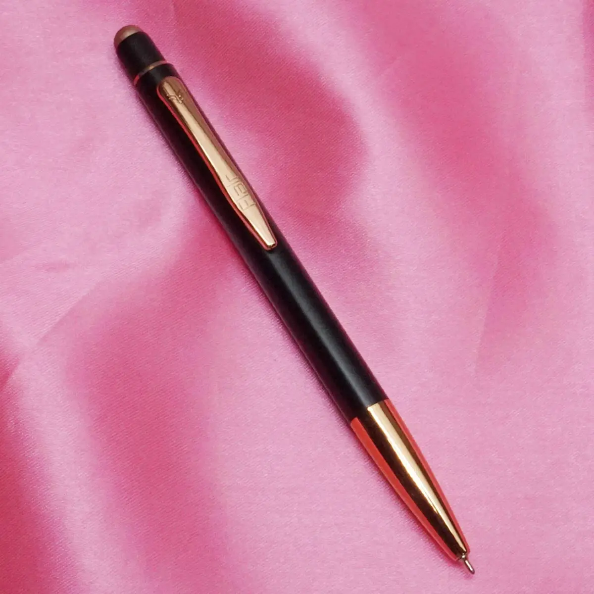 Flair Gold Touch Black Color Body With Stylus Fine Tip Click Type
