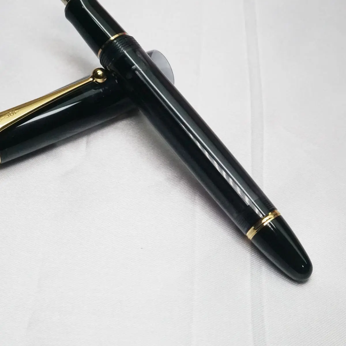 Pilot Custom 823 Transparent Black Body Fountain Pen with Medium