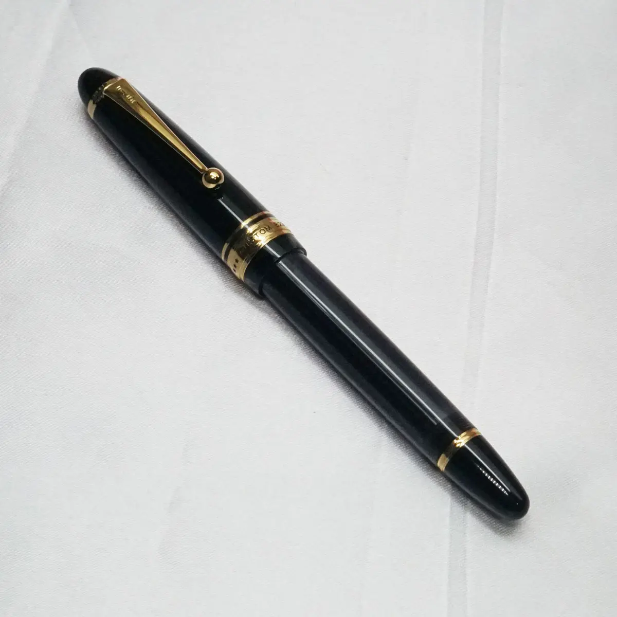 Pilot Custom 823 Transparent Black Body Fountain Pen with Medium