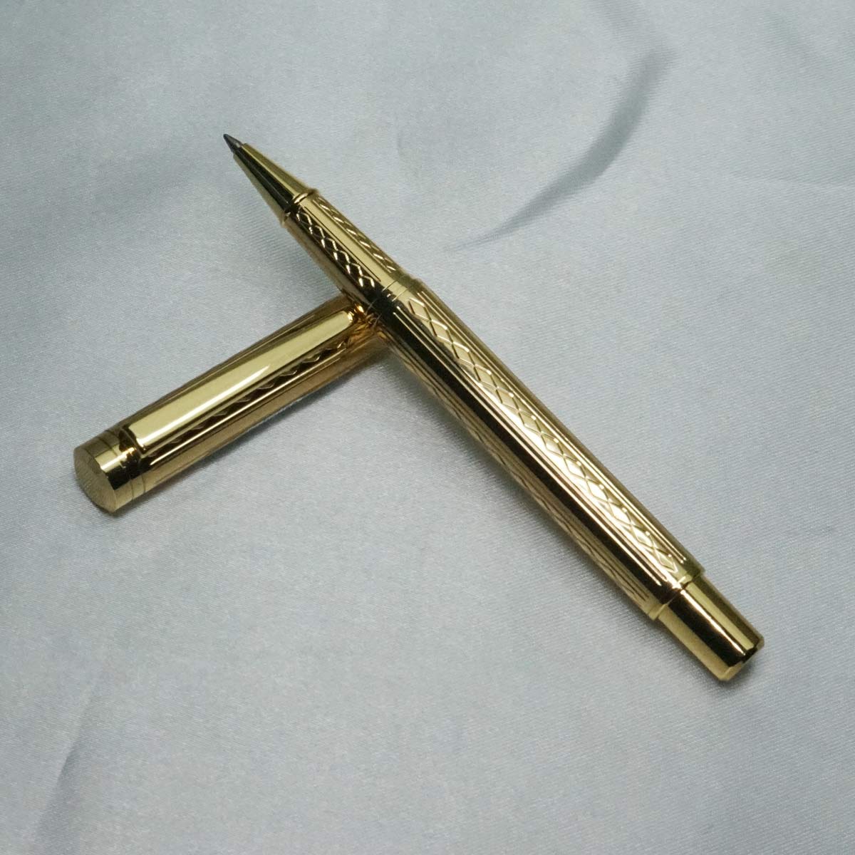 Dikawen 3811 Gold Body and Cap Roller Ball Pen SKU 21828