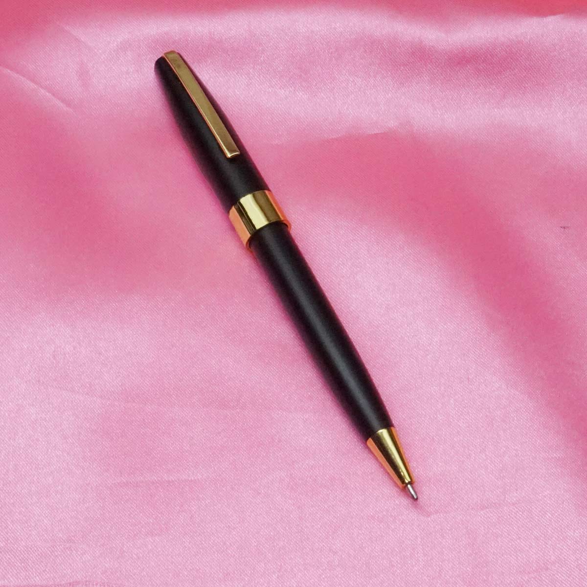 penhouse.in Black Body Gold Trims medium tipped Twist Ball Pen SKU 21857