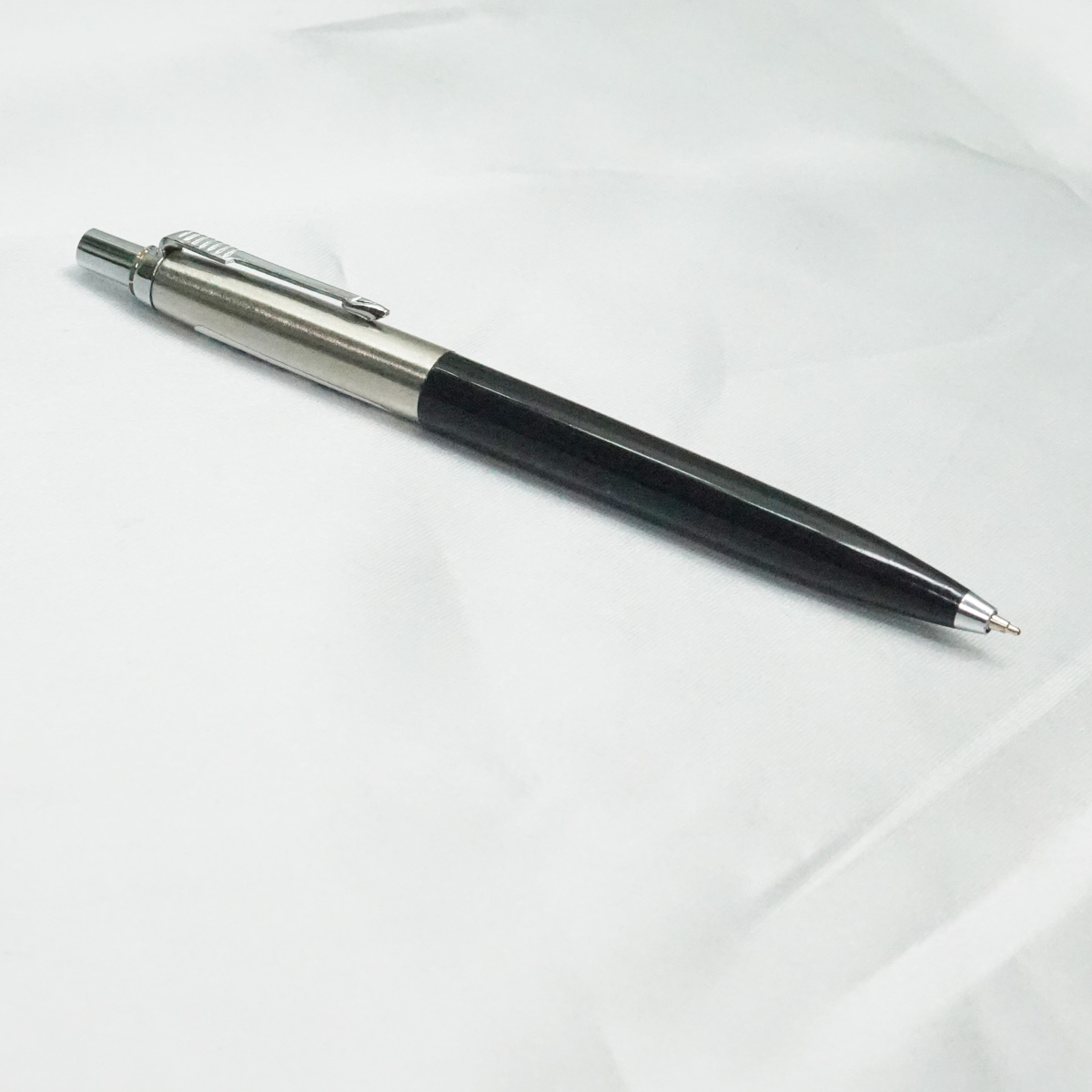 Penhouse.in Black Color Body With Silver Clip Fine Tip Retractable Ball Pen SKU 21966
