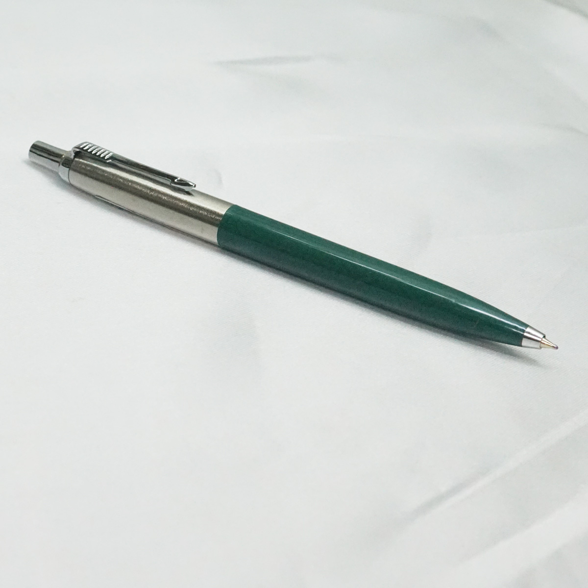 Penhouse.in Green Color Body With Silver Clip Fine Tip Retractable Ball Pen SKU 21969