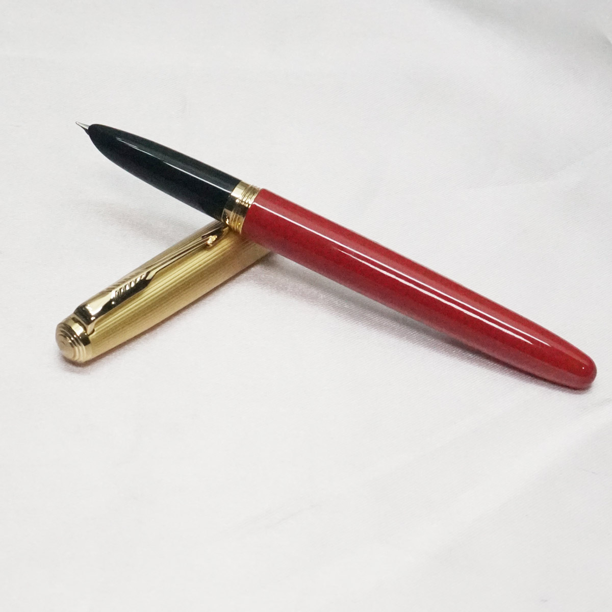 Jinhao 51  Gold Cap with lines and Red Color Body No.51 SSF Nib Eye Dropper amd Convertor type fountain Pen SKU 21990