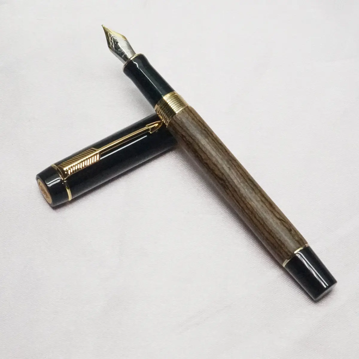 Jinhao Wooden Body Pen with Gold Trims Dual Tone Medium Nib