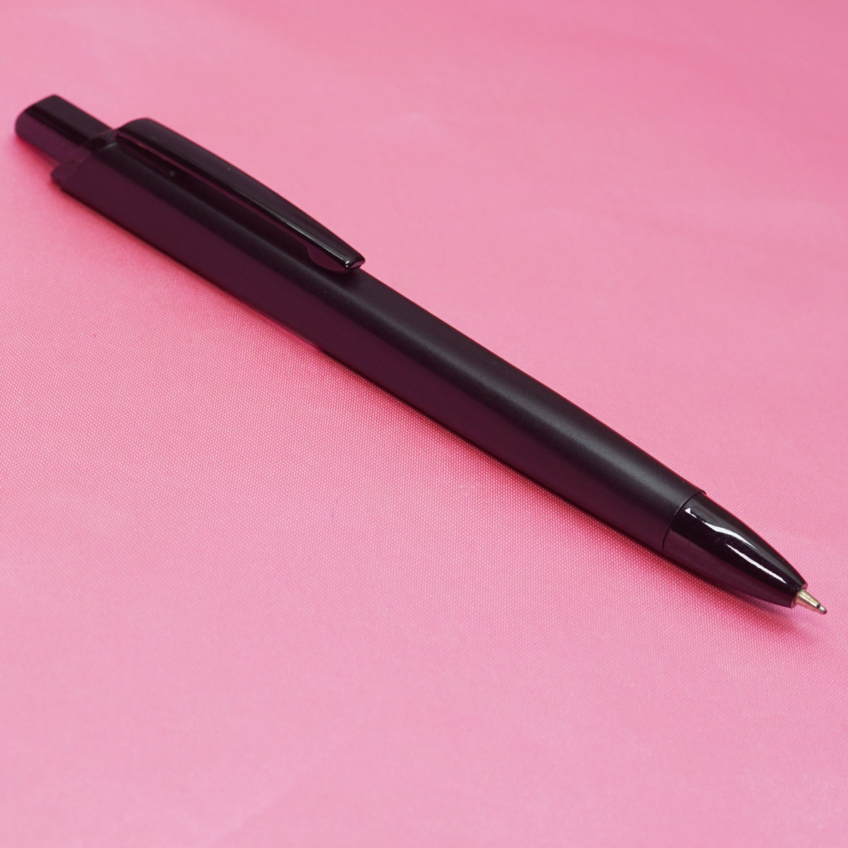 penhouse.in Black Color Mat Finish Body With Silver Clip Fine Tip Retractable Ball Pen SKU 22071