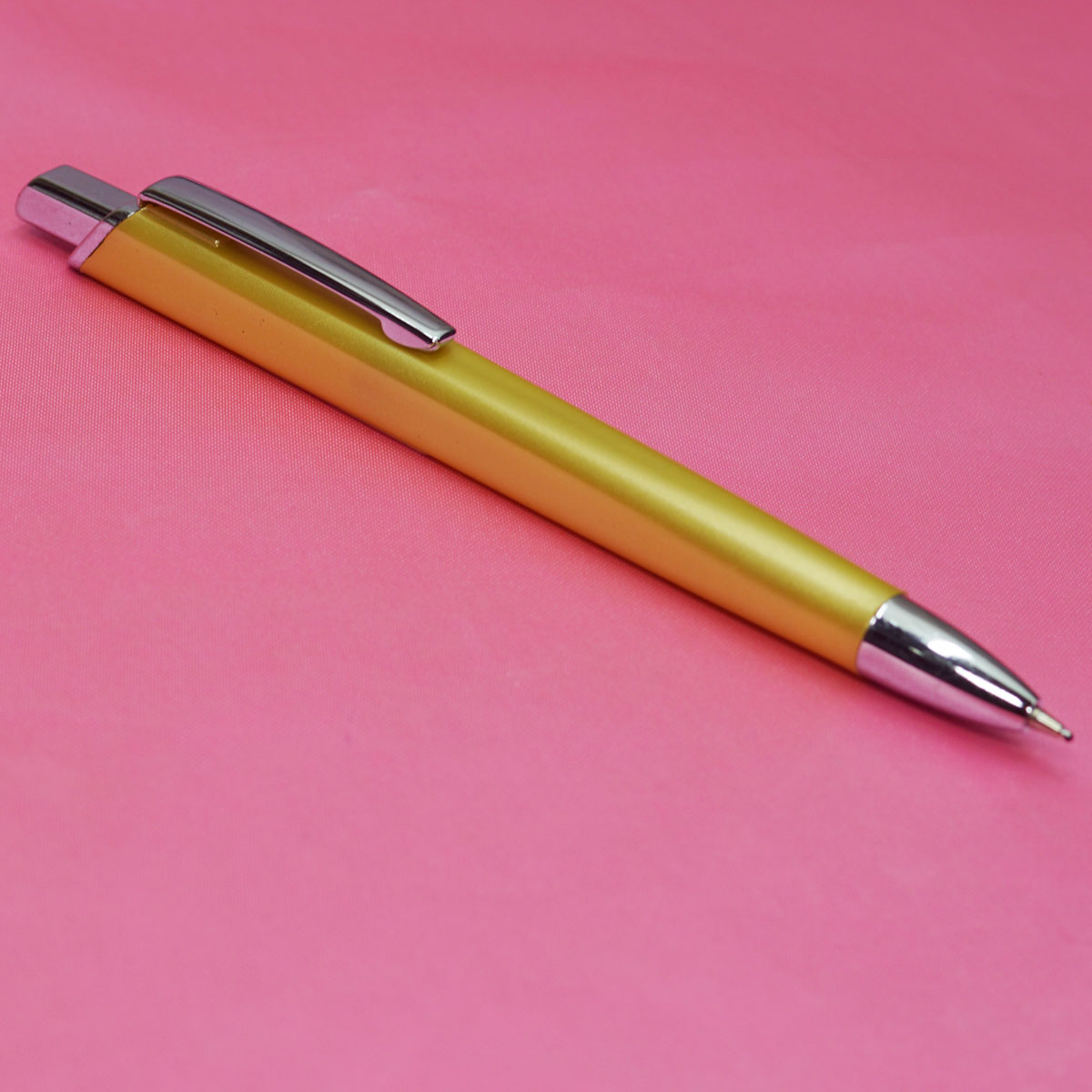 penhouse.in Gold Color Mat Finish Body With Silver Clip Fine Tip Retractable Ball Pen SKU 22075