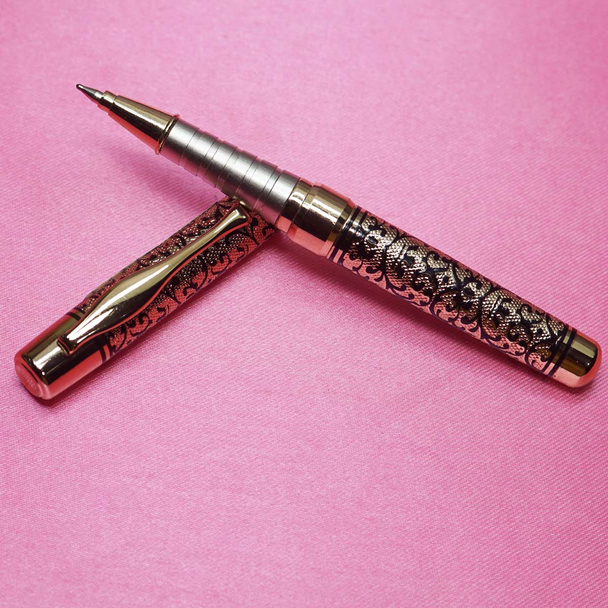 penhouse.in Short Ball Pen with Gold Body and Cap SKU 22310