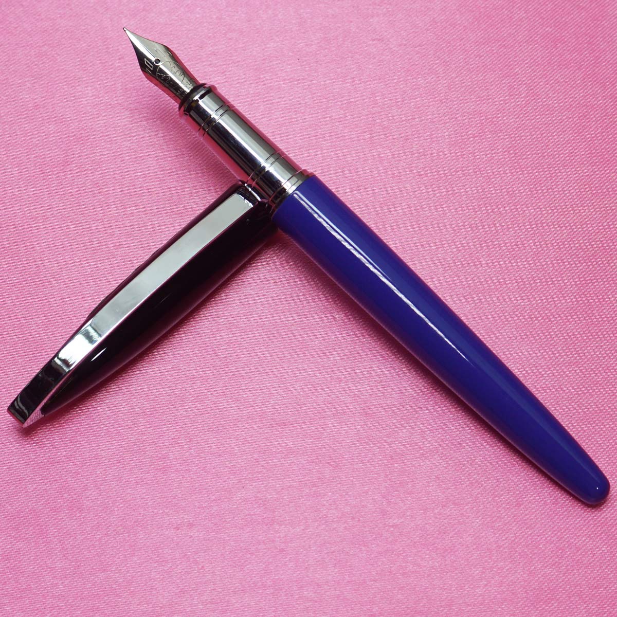 Domain Lion Blue Color Body with Black Cap No.5.5 SSF Fine Tipped Nib  convertor Type Fountain Pen SKU 22339