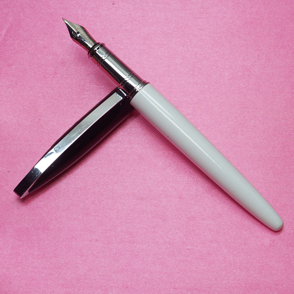Domain Lion White Color Body with Black Cap No.5.5 SSF Fine Tipped Nib  convertor Type Fountain Pen SKU 22341