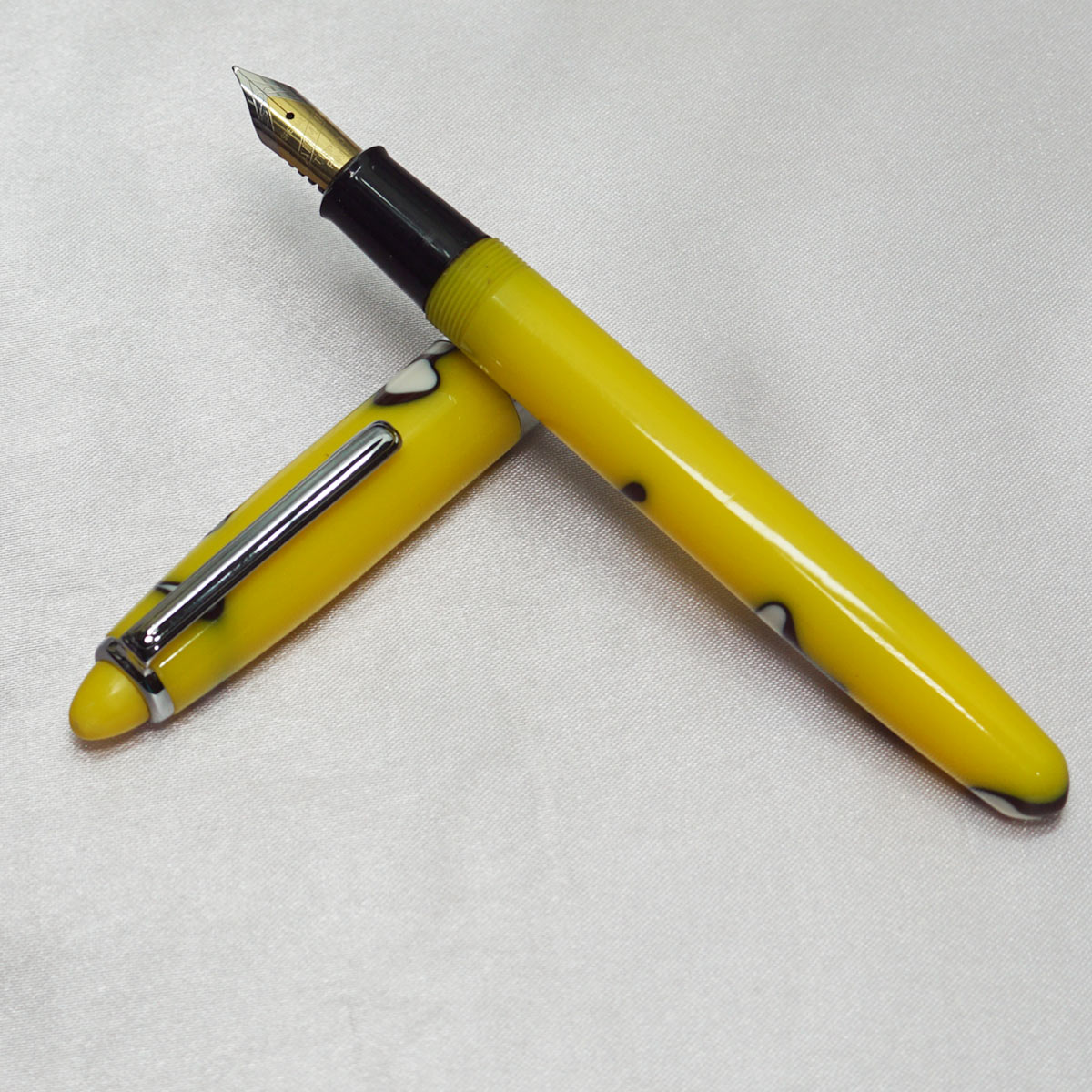 Wality 69A Yellow Brown White Color Acrylic Body With Silver Clip Fine