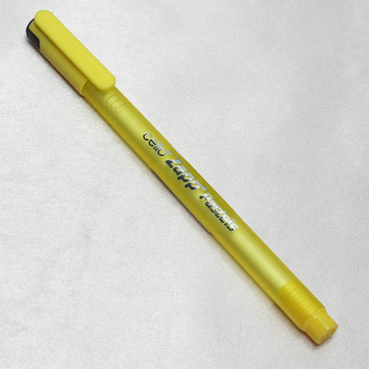 Cello Zapp Yellow Color Body With Cap Fine Tip Gel Pen SKU 22463