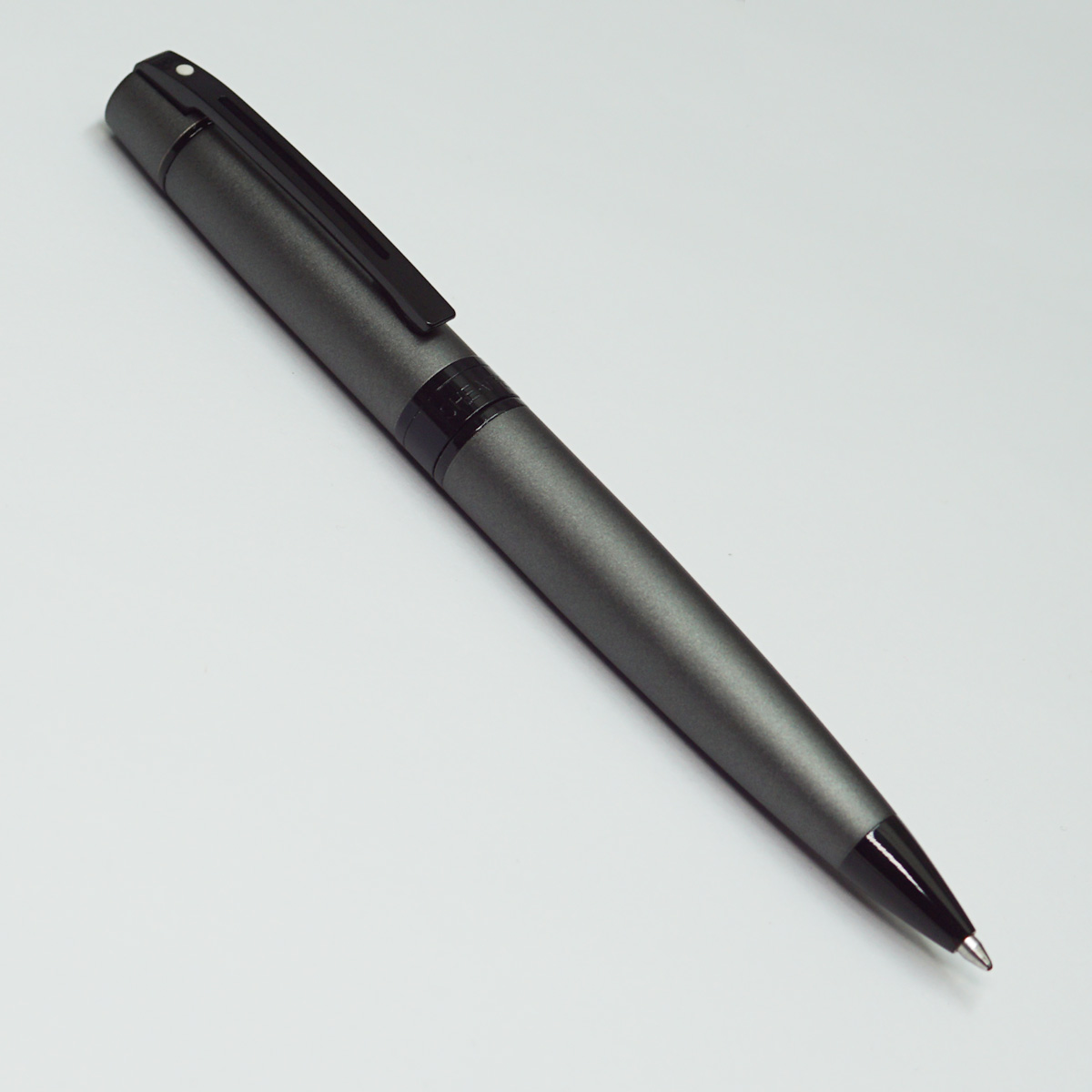 Sheaffer 9345 Mat Grey Color Body With Cap and Black Trims Medium Tip Twist Type Ball Pen SKU 22628