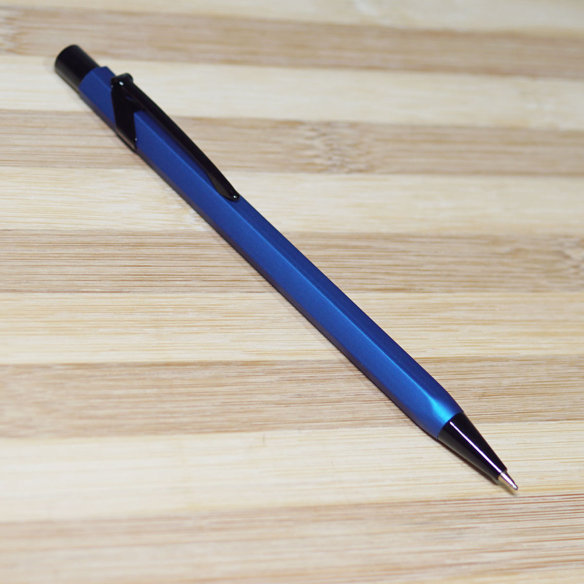 penhouse.in Blue Color Body With Black Color Clip Fine Tip Retractable Type Ball Pen SKU 22737