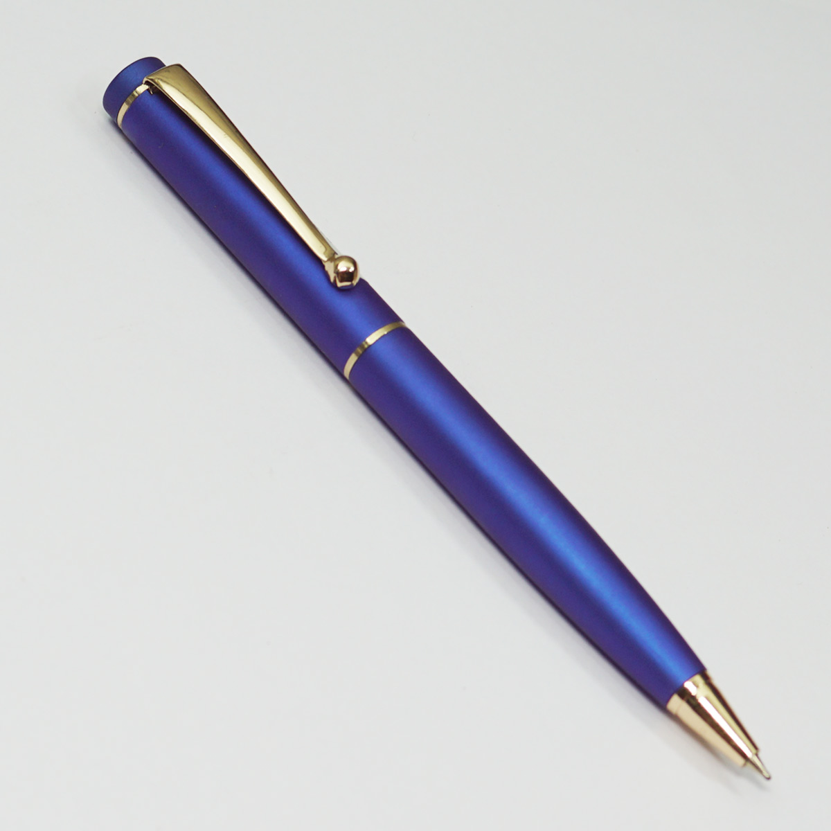 penhouse.in Royal Blue Color Body With Golden Color Clip Fine Tip Twist Type Ball Pen SKU 22908