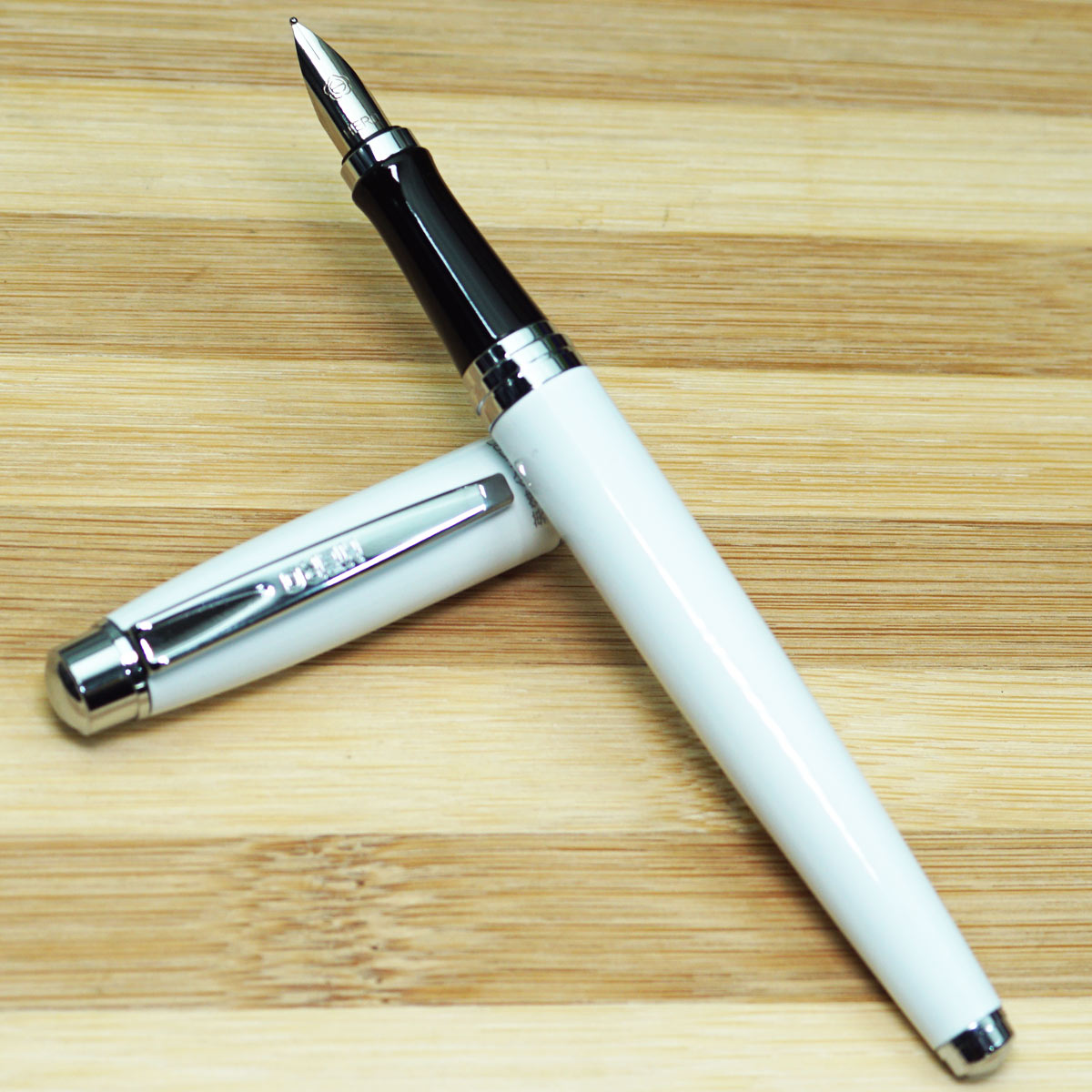 Hero H602 White Color Body With Silver Clip Medium Nib Converter Type Fountain Pen SKU 22971