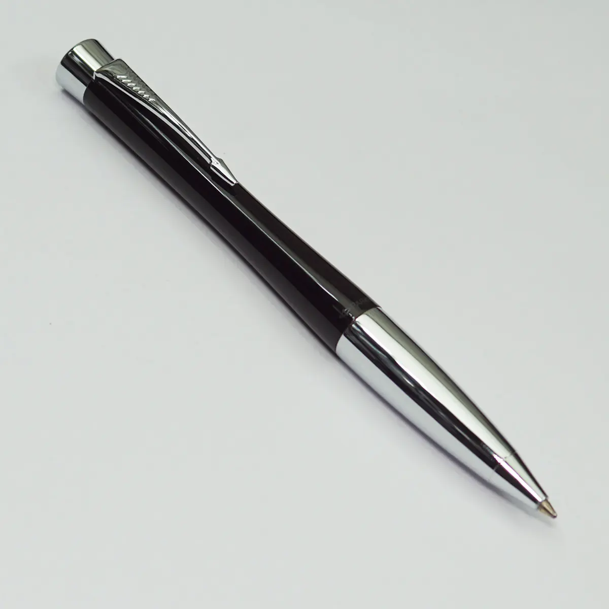 Parker Urban Fashion London Cab Black Color Body With Silver Grip Medium  Tip Twist Type Ball Pen SKU 22989