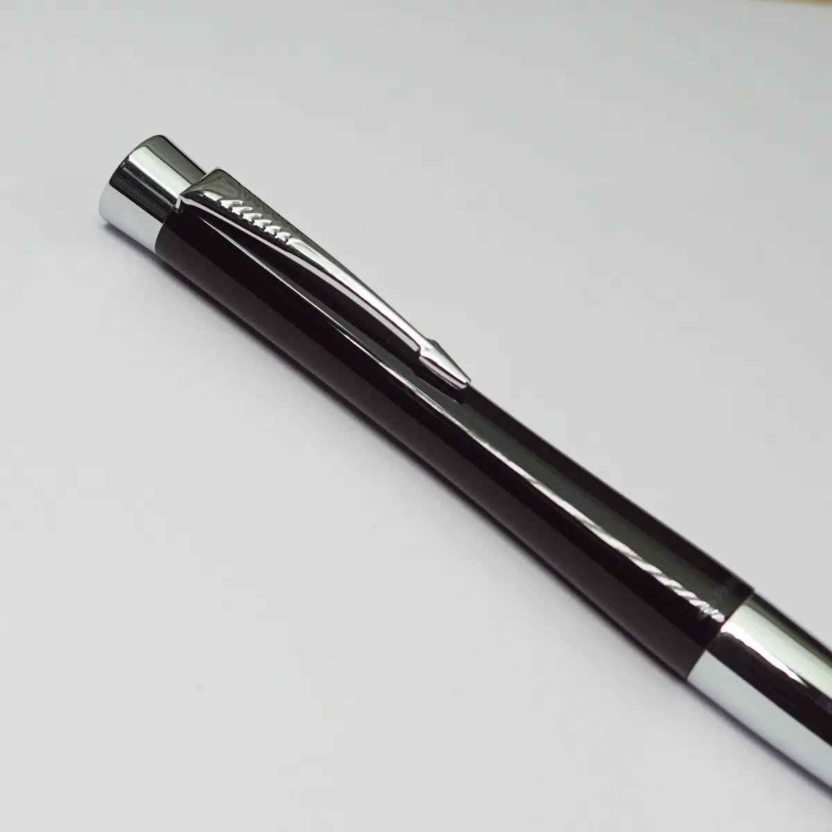Parker Urban Fashion London Cab Black Color Body With Silver Grip Medium  Tip Twist Type Ball Pen SKU 22989