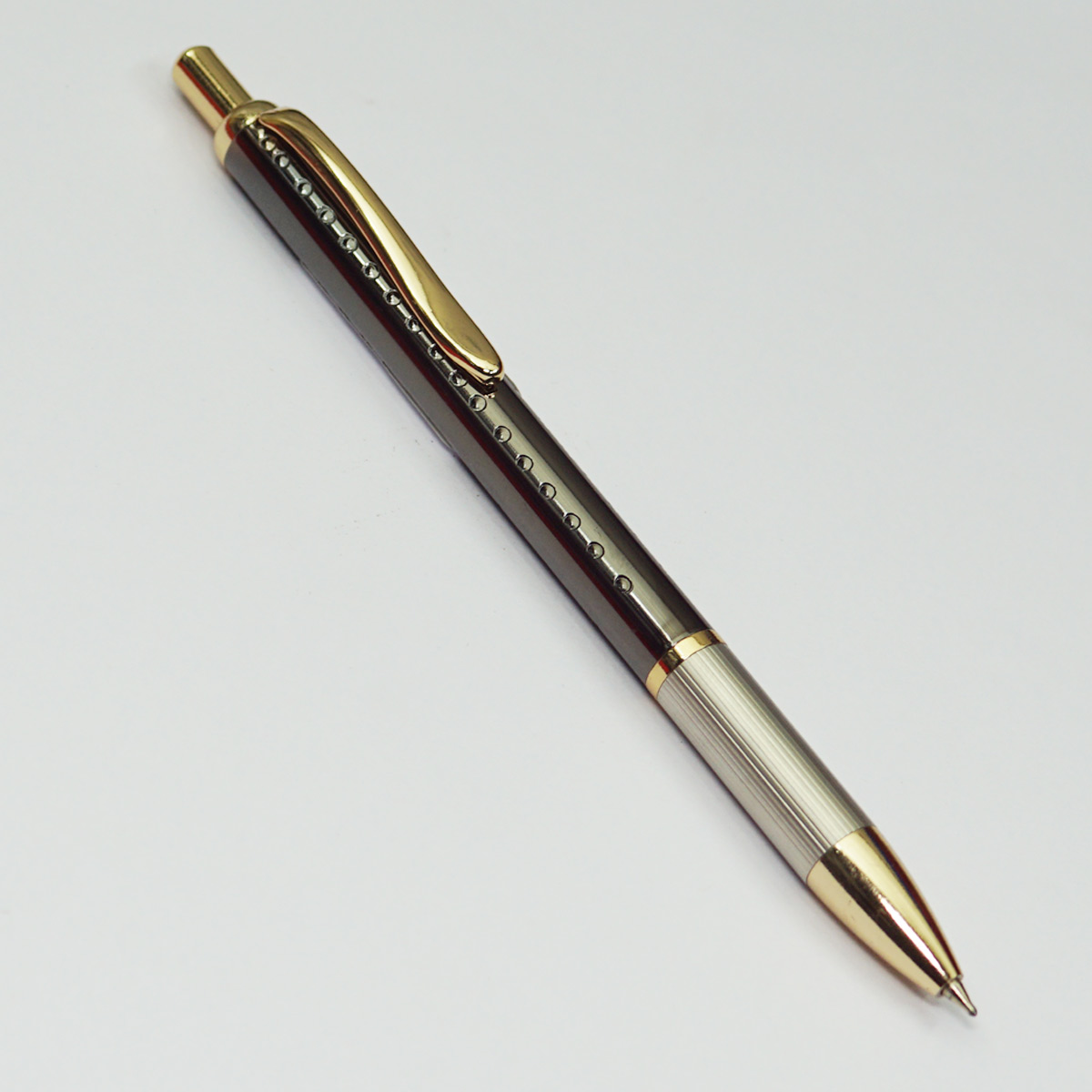 penhouse.in Black Color Body with Silver Grip And Gold Clip Fine Tip Retractable Type Ball Pen SKU 22996