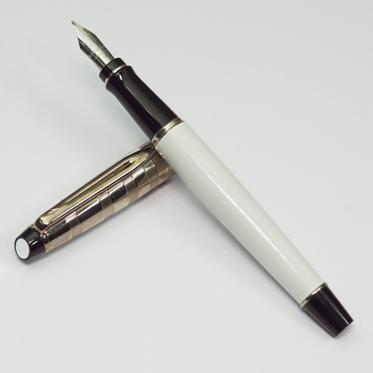 Waterman Expert White Color Body With Checked Silver Cap And Black Grip Medium Nib Converter Type Fountain Pen SKU 23043