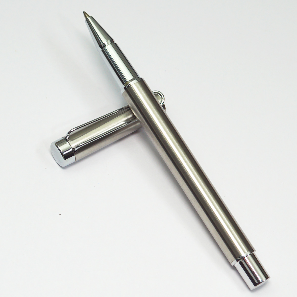 Penhouse.in Full Silver Color Body With Designed Clip Medium Tip Cap Type Roller Ball Pen SKU 23253