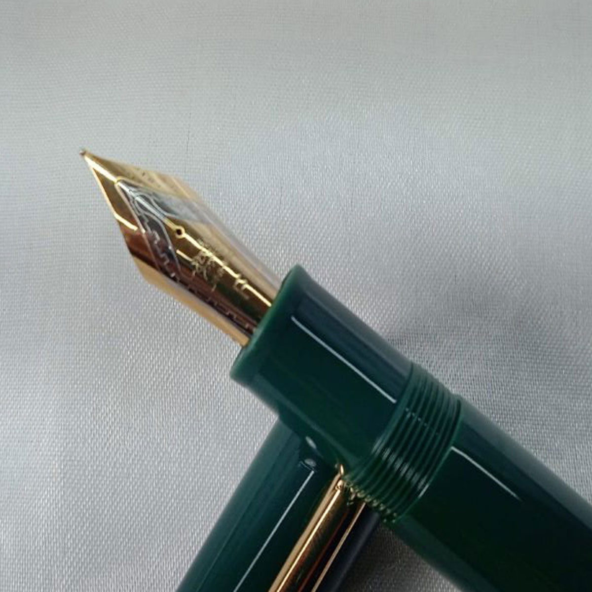 Jinhao X159 Glossy Green Color Body With No 40 Fine Tipped  Nib With Gold Trims Converter Type Fountain Pen SKU 23263