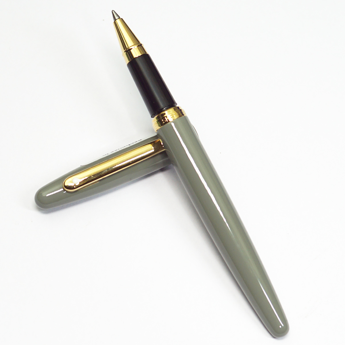 Sheaffer 9427 Grey Color Body With Cap And Golden Color Clip Medium Tip Cap Type Roller Ball Pen SKU 23299