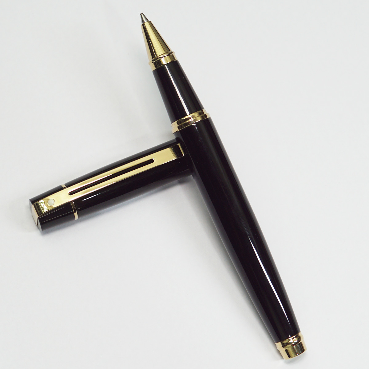 Sheaffer 300 Glossy Black Color Body With Golden Trims Medium Tip Roller Ball Pen SKU 23413