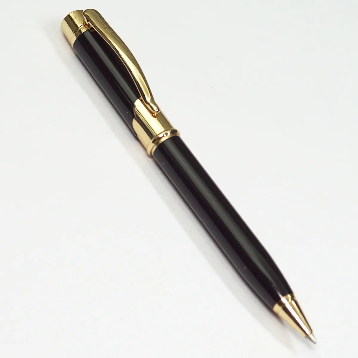 Flair VIOLIN Black Color Body With Cap And Golden Color Clip Fine