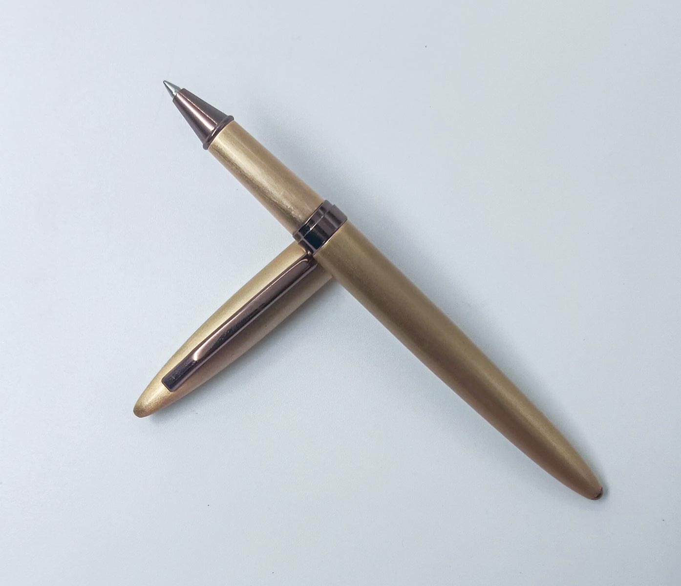 Penhouse.in  Full Gold  Body With Glossy Brown Clip Cap Type Roller Ball Pen  SKU 24992