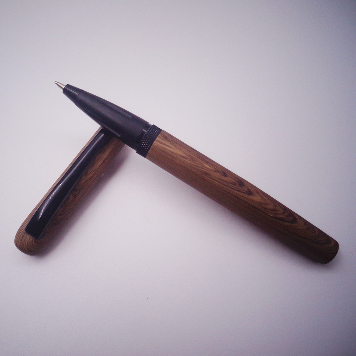 Penhouse.in  Wooden Color Megnetic Cap With Black Clip And Trim Ball Pen  SKU 24993