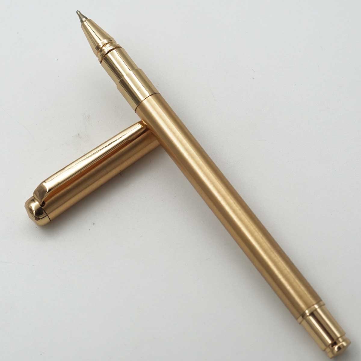 Penhouse.in Slim Full Gold Color Body And Clip Fine Tip  Cap Type Ball Pen  SKU 25140