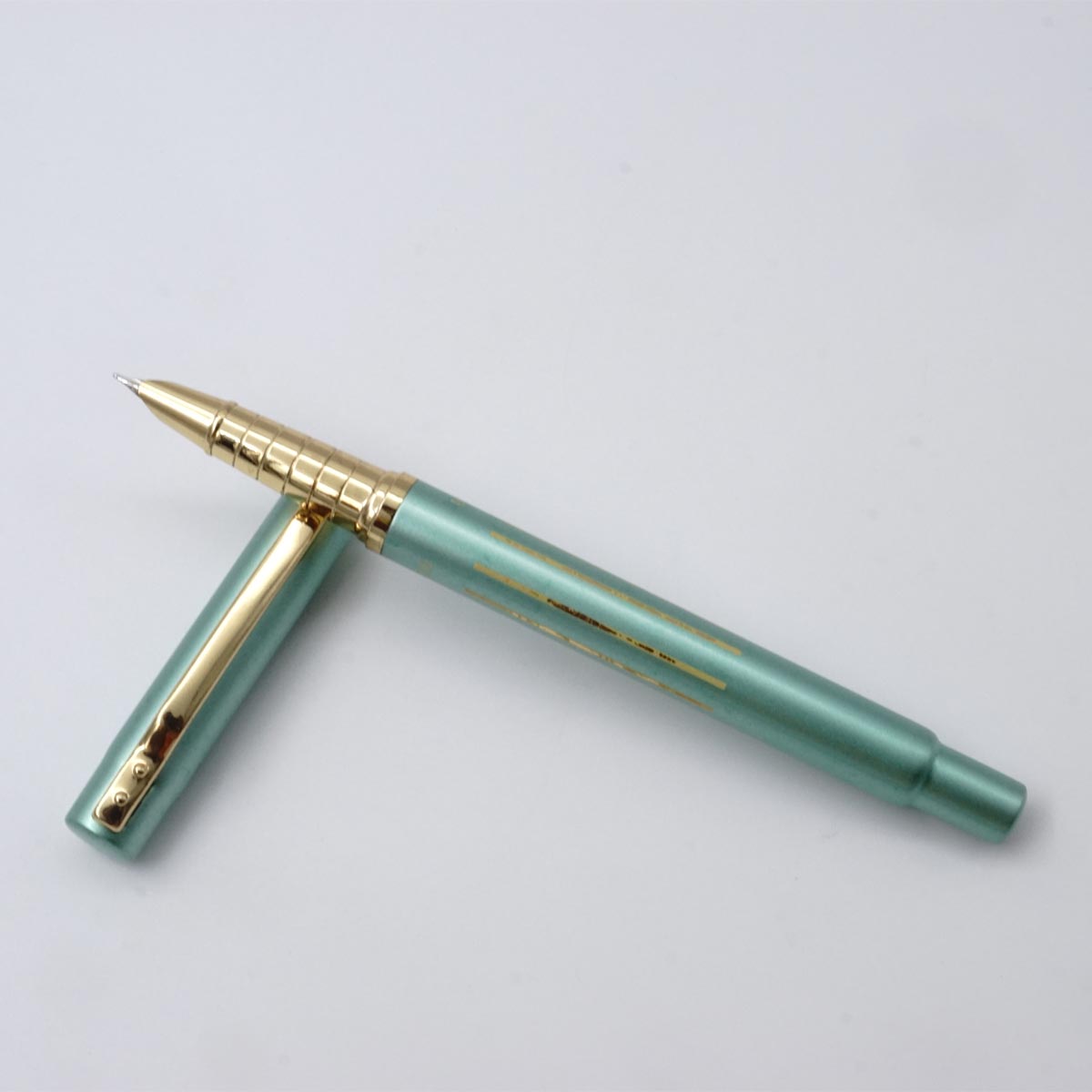 Dikawen 8016 Green Body Fine Nib And Gold Design Clip Converter Type Fountain Pen SKU 25196