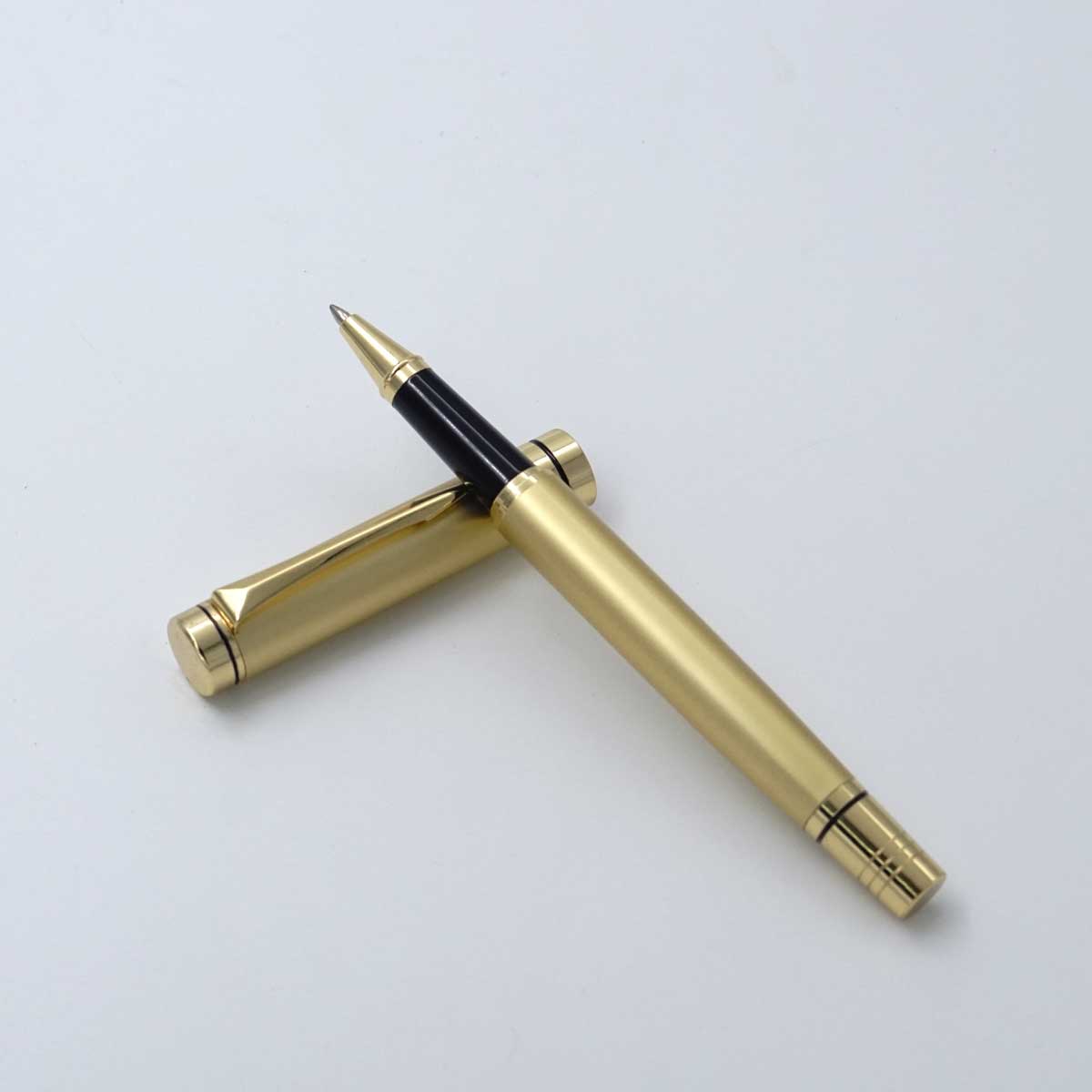 Penhouse.in Matt Gold  Body With Gold Clip And Trim Medium Tip Roller Ball SKU 25227