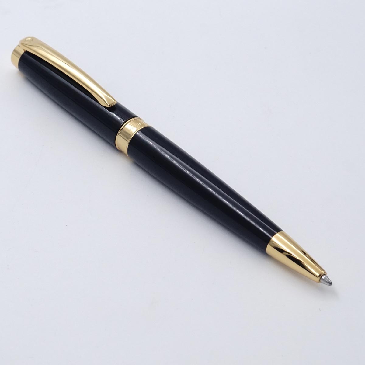 Intellio Renaissance Model Golssy Black Color Body With Gold Trim  And Clip Brass Material Medium Tip Smooth Twist Type Ball Pen SKU 25489