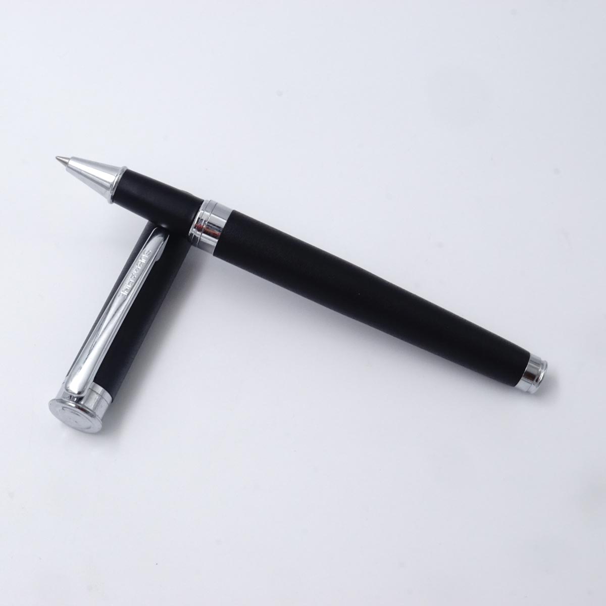 Submarine 1009 Matte Black Color Body With Silver Clip And Cap Type Fine Tip Roller Ball SKU 25565