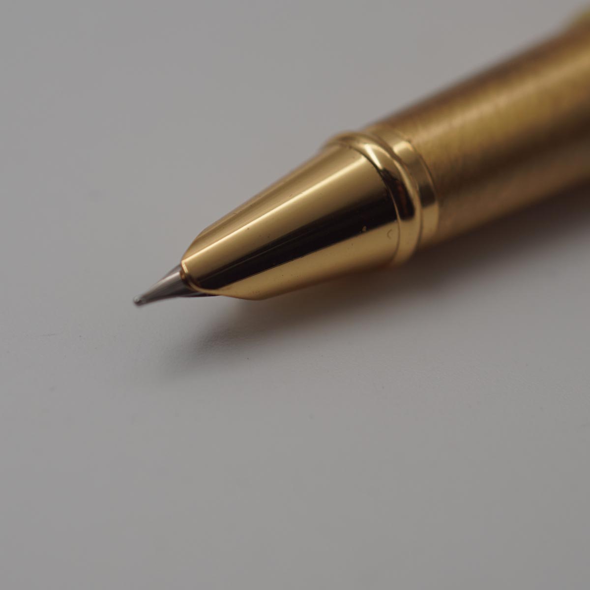 Sail Star Gold Color Body With Gold Clip And Trim Fine Nib Converter Type Fountain Pen Stone On The Cap  SKU 25635