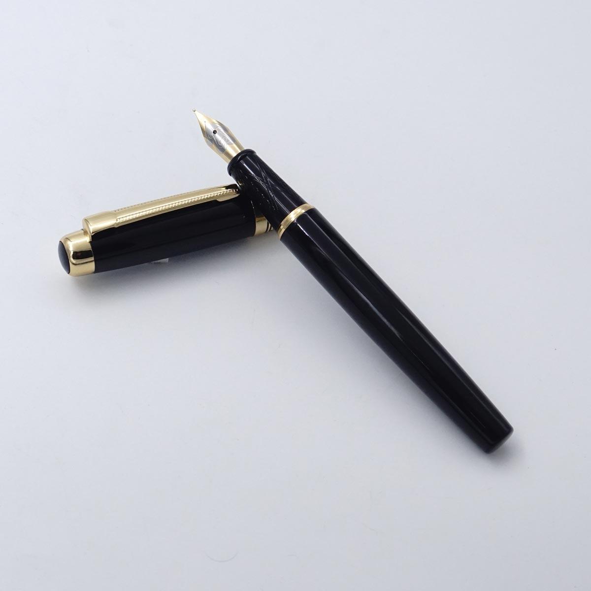 Dikawen 883 Glossy Black Color Body With Gold Clip And Trim Medium Nib Converter Type Fountain Pen  SKU 25630