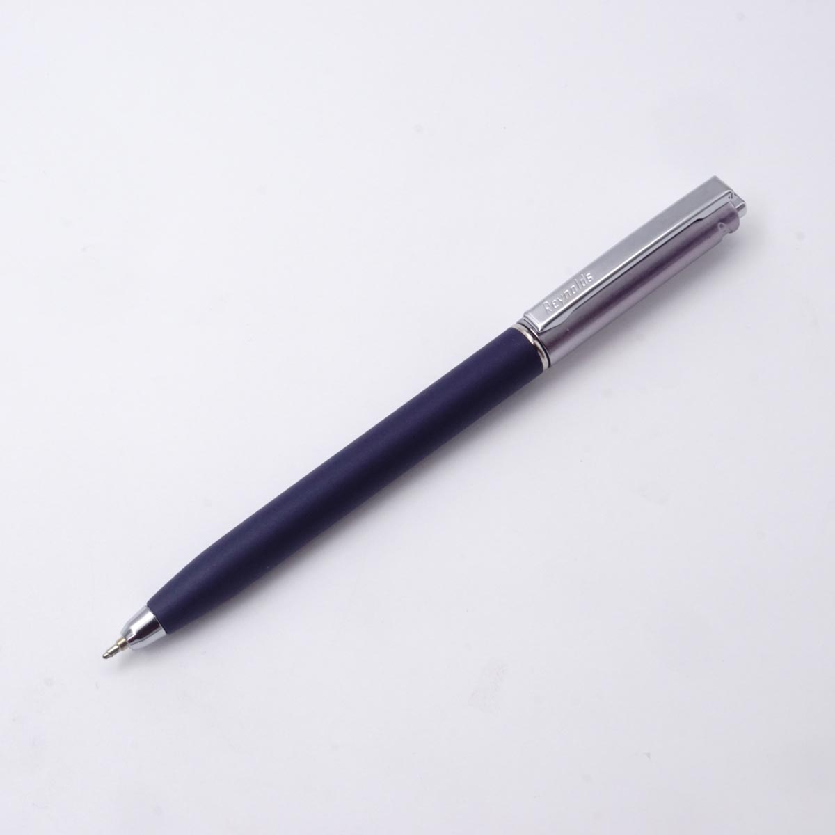 Reynolds Jetter Glitz Blue Color Body With Silver Clip Retractable Type And Fine Tip Ball Pen SKU 25707