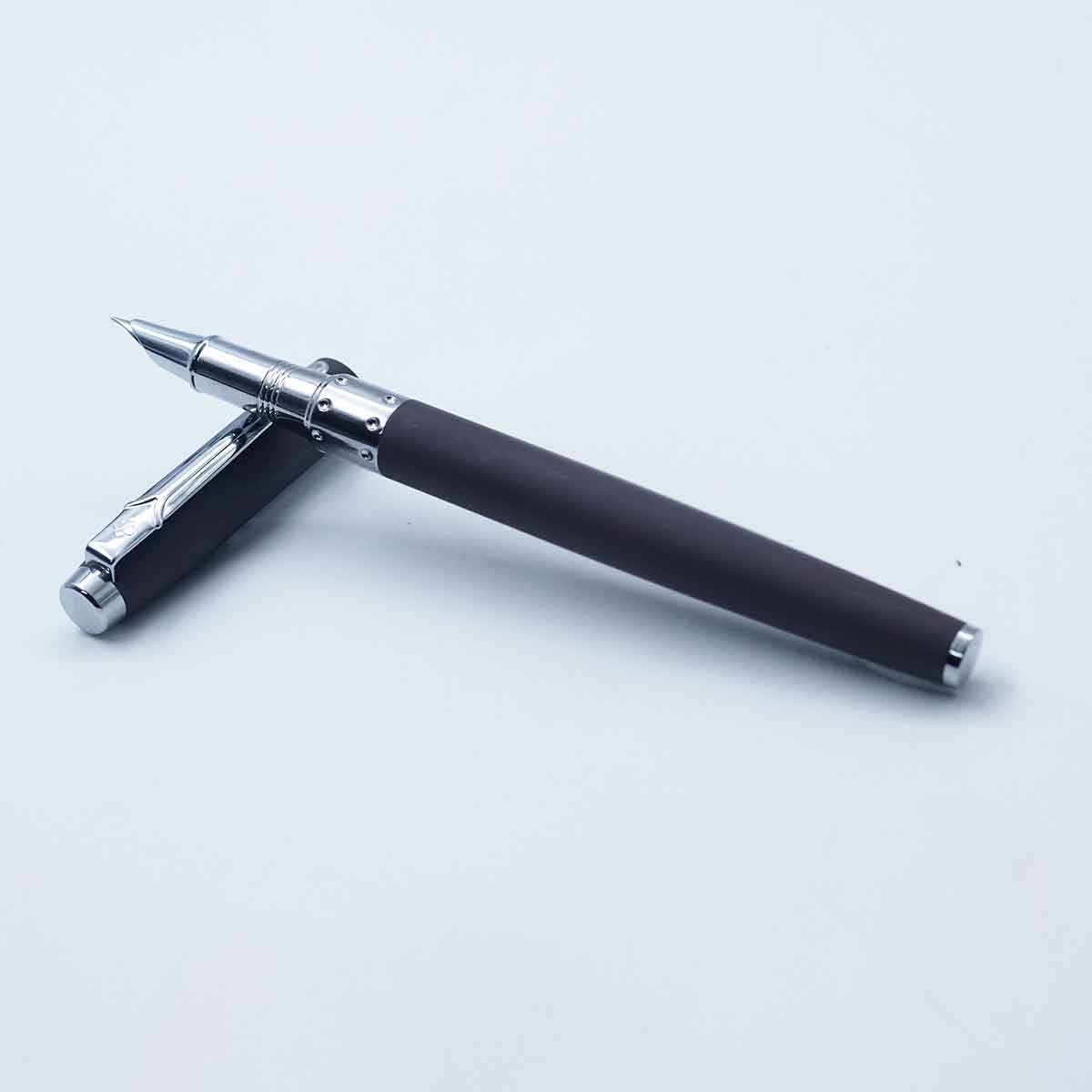 Yiren 3972 Funtain Pen Matt Grey body with Silver Clip Fine tip Converter Type SKU 26458