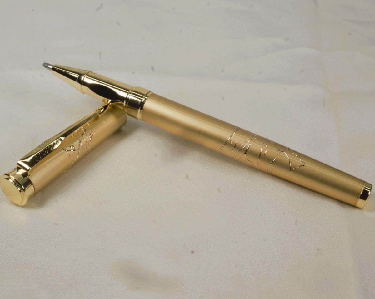 Luoshi 3736 Gold Body Cap Type Medium Tip Roller Ball pen SKU 27214