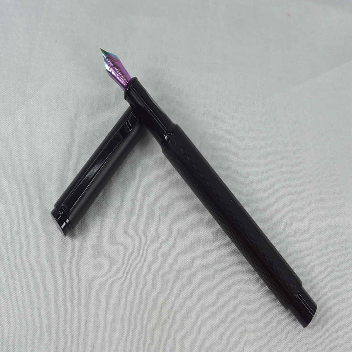 Yiren 30027 Matt Black Color Body and Cap with Fine Nib Converter Type Fountain Pen SKU 27225