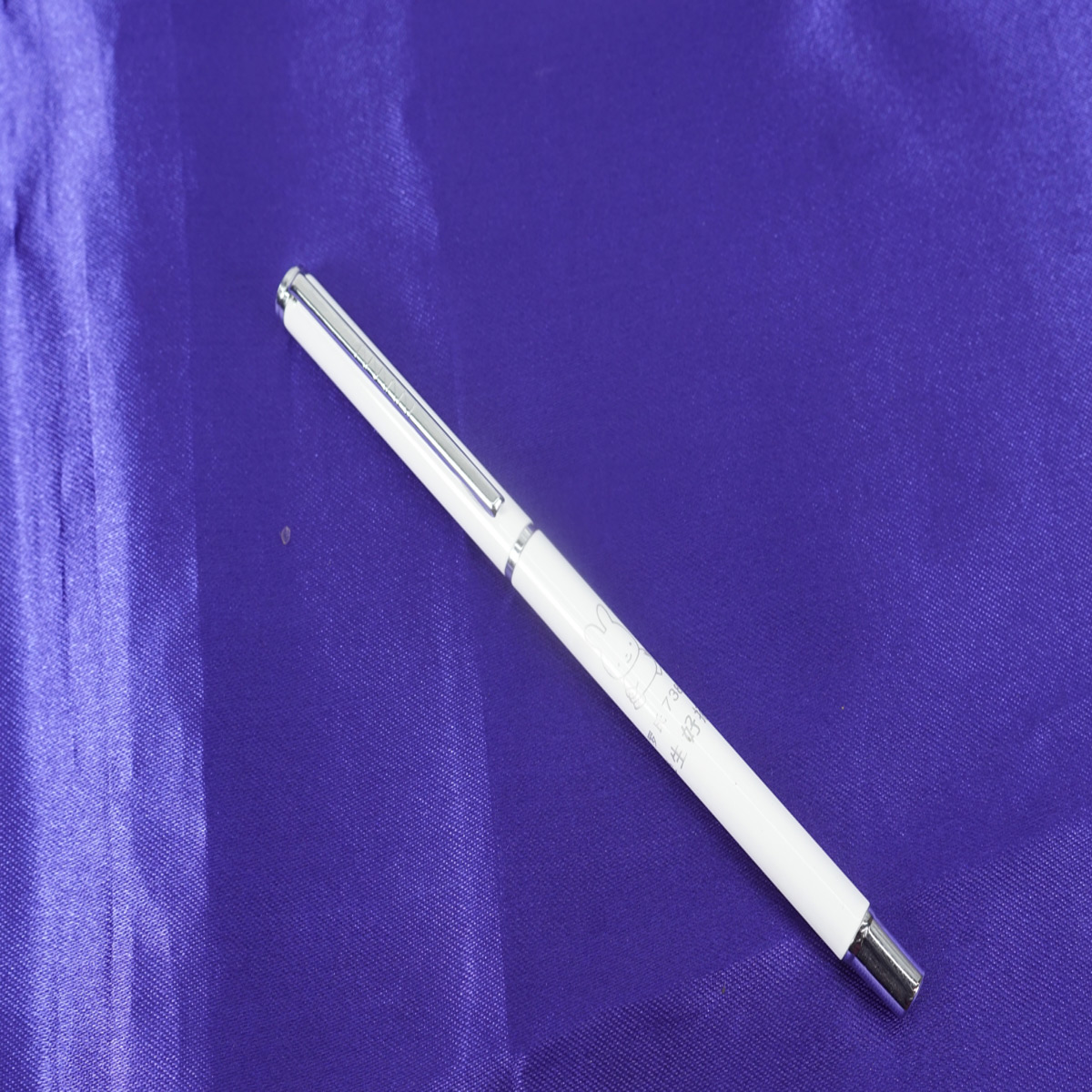 Luoshi 738  White Color Slim Body Cap Type Silver Clip  Medium Nib Converter Type Fountain Pen SKU 27227
