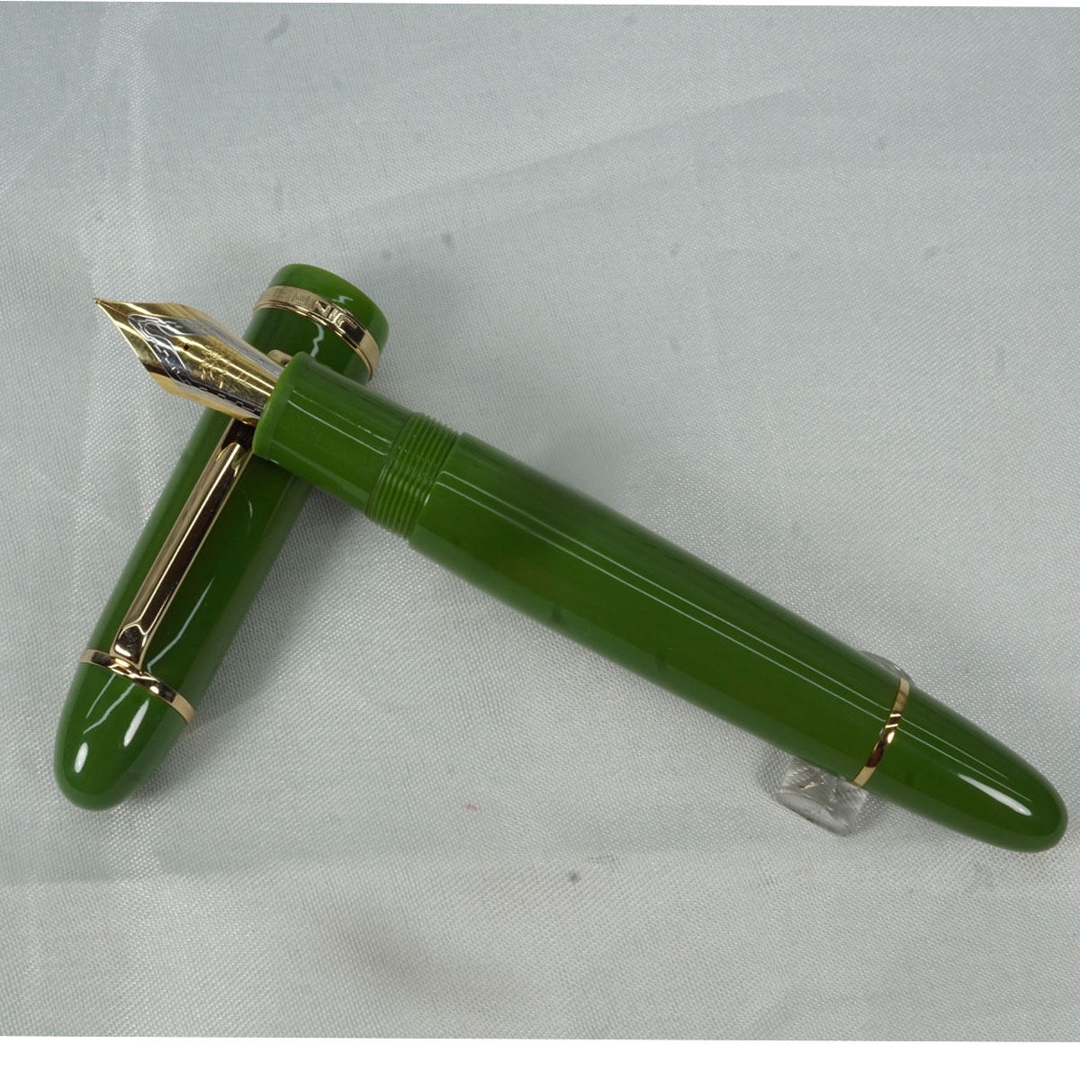 Jinhao X 159 Light Green Color Body With Gold Clip No 40 Nib Converter Type Fountain Pen SKU 27239