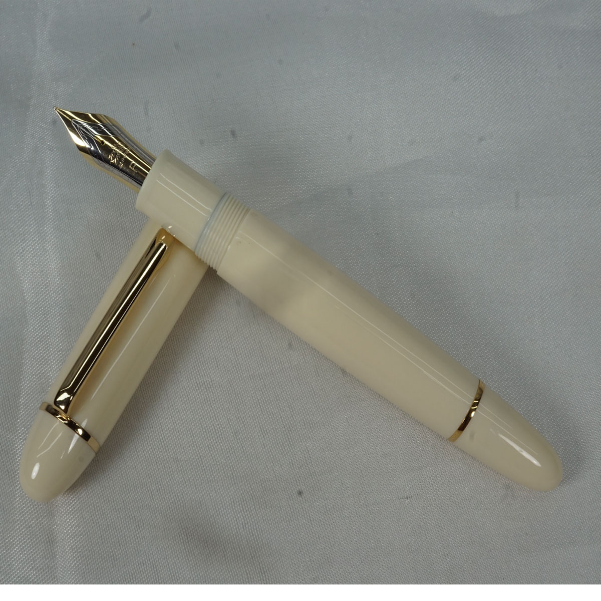 Jinhao X 159 Peach Color Body With Gold Clip No 40 Nib Converter Type Fountain Pen SKU 27242