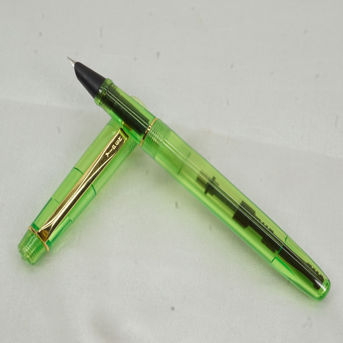 Yiren 358  Transparent Green Color Body With Gold Color Clip Fine Nib Converter Type Fountain Pen SKU 27382