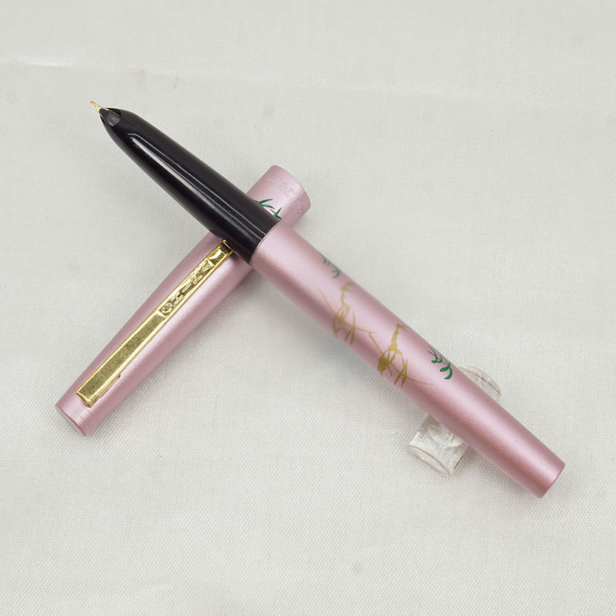 Hero 343 Light pink Color Body With Black Grip Rubber Sac Model Fountain Pen SKU 27386