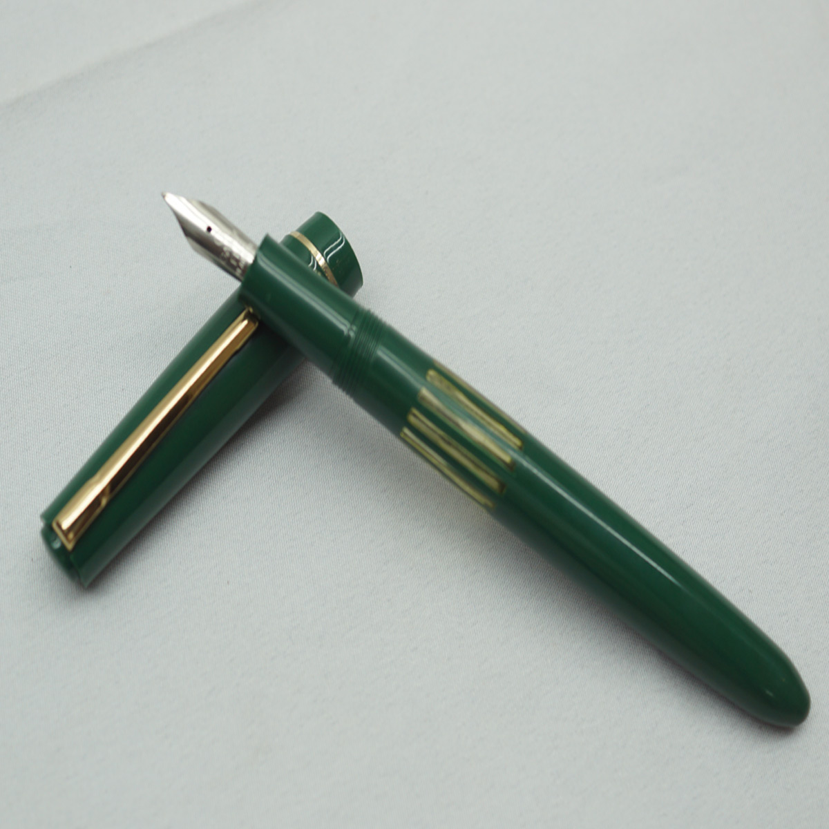 Gama No-11 Green Color Gold Clip and Five SS Fine Nib With Eye Dropper Model Fountain Pen SKU 27461