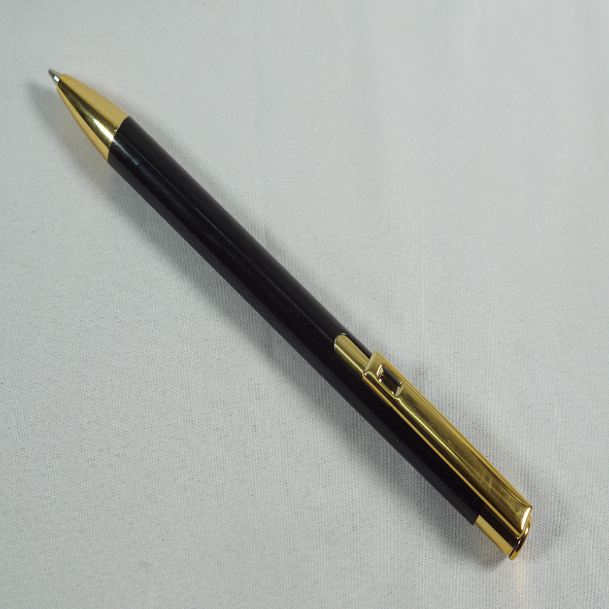 penhouse.in Metal Black Color Body and Gold Clip Retractable Ball Pen SKU 27519