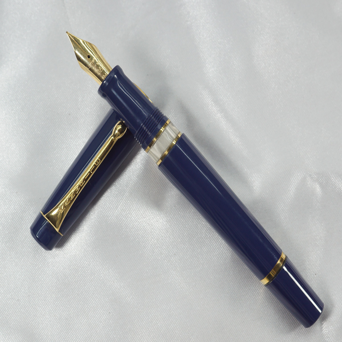Kanwrite Heritage GT Solid Blue Body and Cap Type Gold Clip with Blue Grip Medium Nib Piston Type Fountain Pen SKU 27754